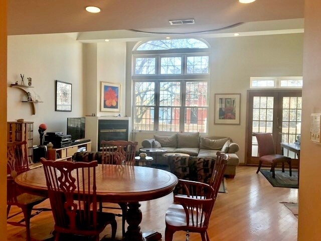 Building Photo - 1933 N Sedgwick St