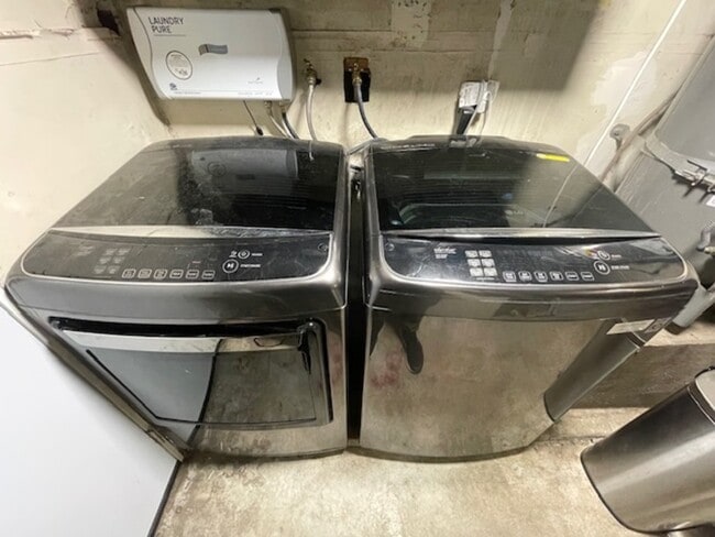 Building Photo - 160 Calle Querido