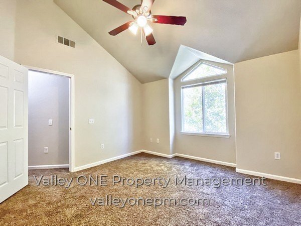 Building Photo - COMING SOON! Private Ground Floor Townhome in Desirable Complex with Attached 2 Car Garage