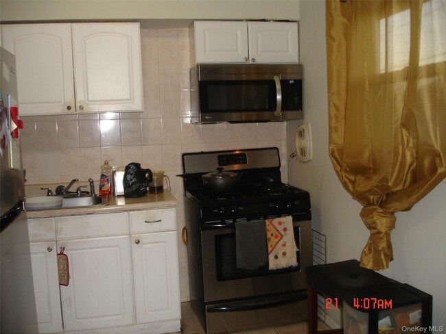 Building Photo - 17 Stewart Ave