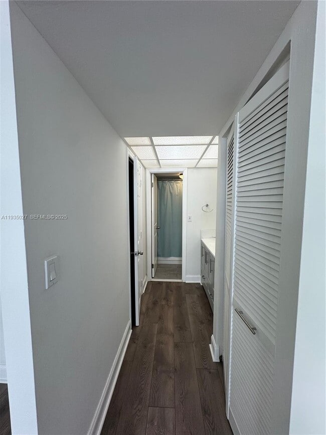 Building Photo - 16710 NE 9th Ave