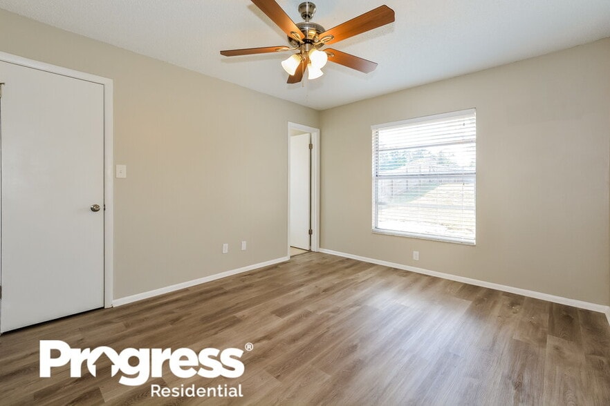Building Photo - 938 N Jerico Dr