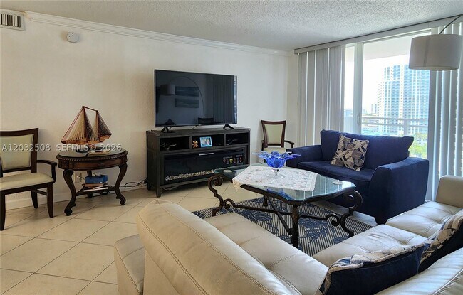 Building Photo - 2030 S Ocean Dr