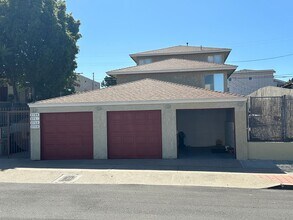 Building Photo - Renovated 1 Bedroom, 1 Bath Ground Floor Apartment with Washer/Dryer and 1 Car Garage