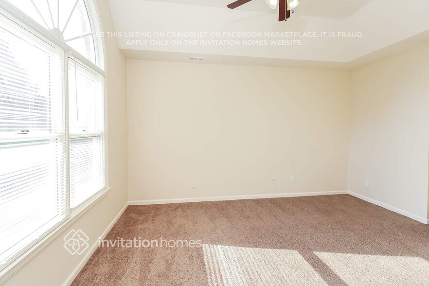 Building Photo - 1811 Southridge Dr
