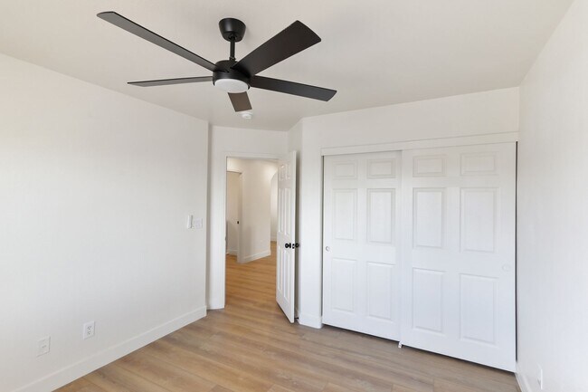 Building Photo - 5870 Lustrous Ct
