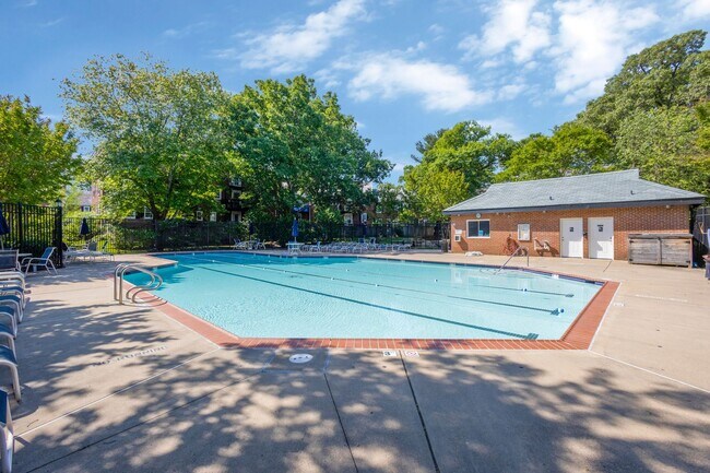 Building Photo - Fairlington 2 BR Condo for Rent!