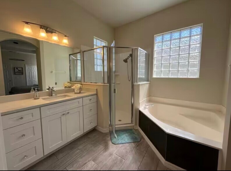 Building Photo - 554 Lockbreeze Dr