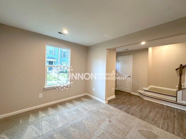 Building Photo - 3 Bedroom Townhome in Mountain Island