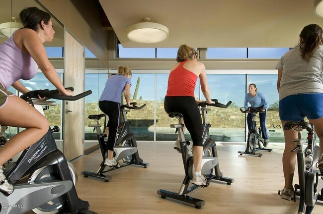 Building Photo - 3607 E Salter Dr