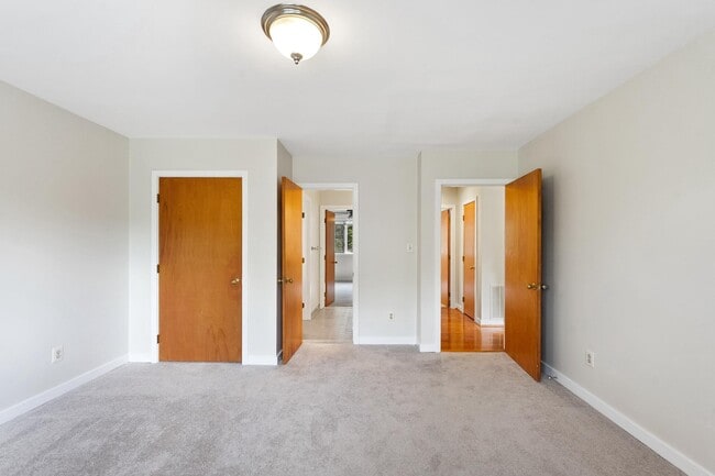 Building Photo - 445 Springvale Rd