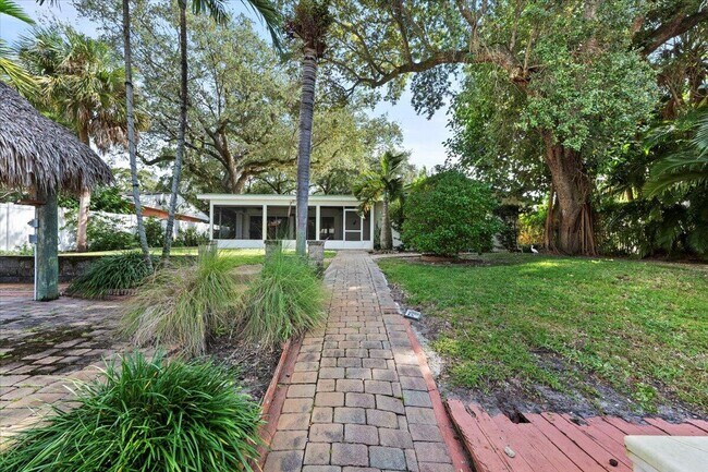 Building Photo - 12831 Shore Dr