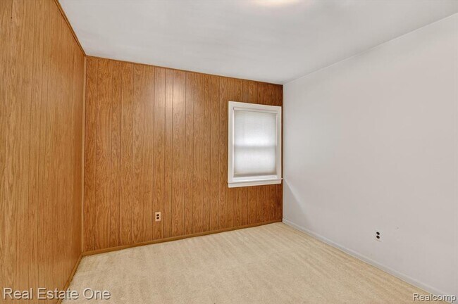Building Photo - 7420 Drexel St