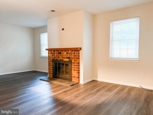 Building Photo - 112 Llandovery Dr
