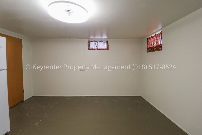 Building Photo - LOCATION LOCATION LOCATION!! Brookside Gem Available Immediately!