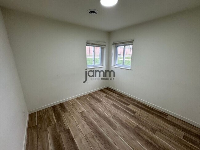 Building Photo - 18997 Hilliard Blvd