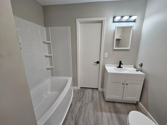 Building Photo - 100 North St