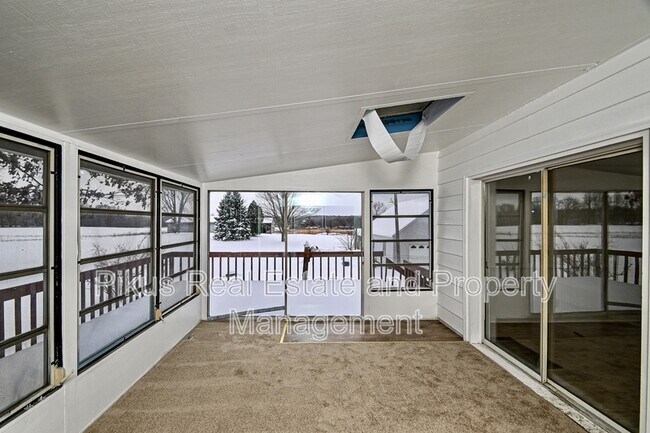 Building Photo - 2227 New Milford Rd