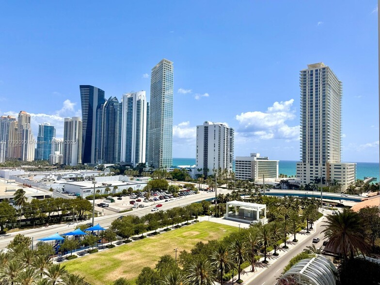 Primary Photo - 250 Sunny Isles Blvd