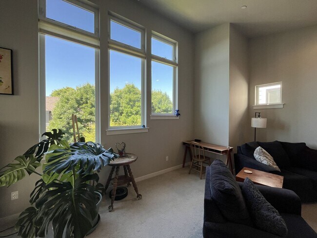 Building Photo - Spacious 2,511 Sq Ft Wilsonville Townhome with Vaulted Loft, Modern Kitchen & Attached Two-Car Ga...