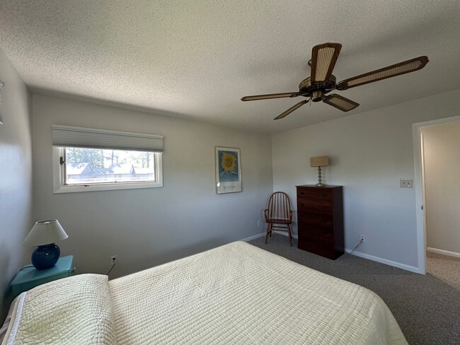 Building Photo - Furnished Townhome with Water Views and Boat Slip!