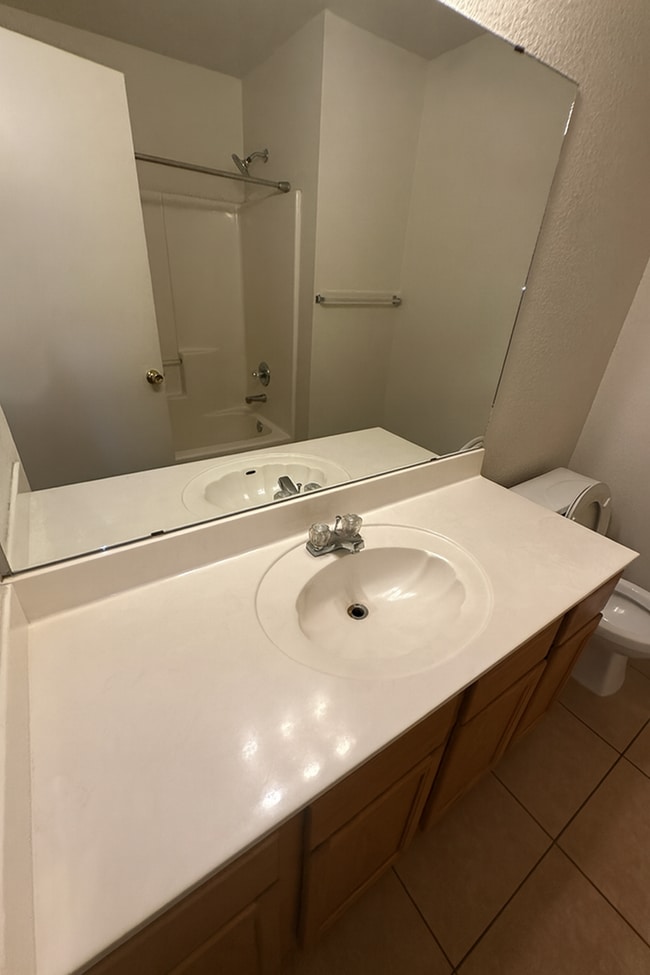 Building Photo - AVAILABLE NOW !