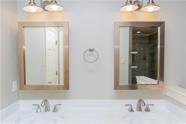 Building Photo - 118 Fox Run Dr