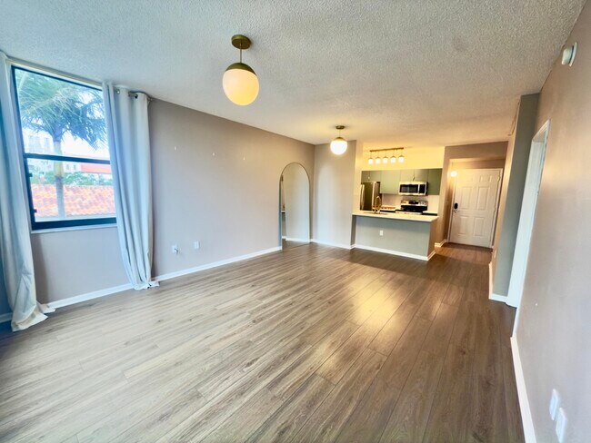 Building Photo - 630 S Sapodilla Ave