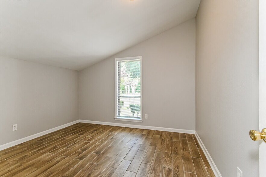 Building Photo - 8182 Valley Ridge Trail