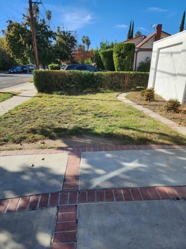 Building Photo - 20003 Arminta St