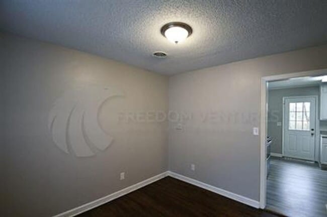 Building Photo - Charming 3BR/2BA Brick Home with Fenced Yard