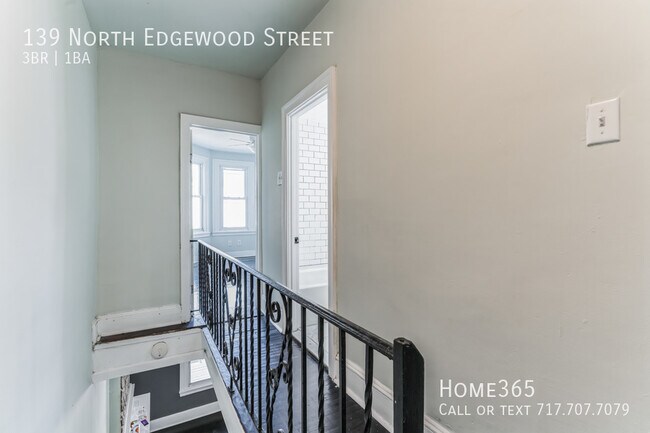 Building Photo - 3 Bedroom, 1.5 Bathroom Home Available Now!