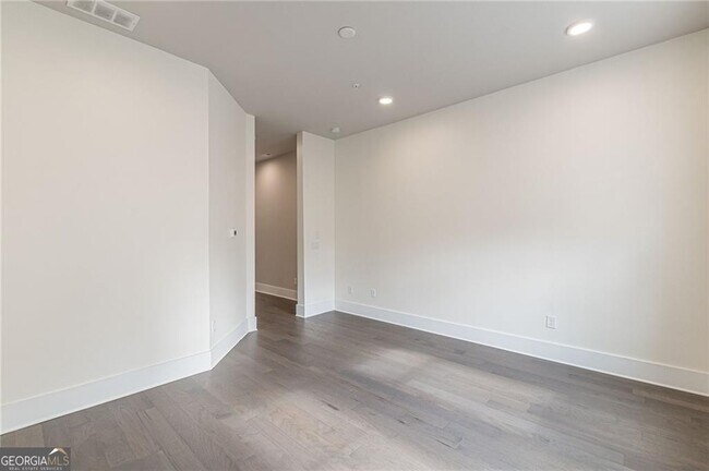 Building Photo - 574 Boulevard Pl NE