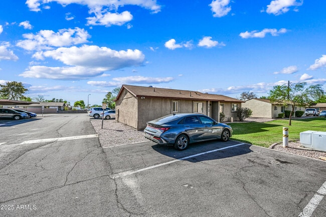 Building Photo - 2610 E Obregon St