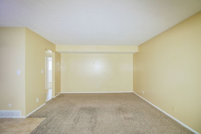 Building Photo - Cozy 2 Bed, 1 Bath Pet-Friendly Home with ...