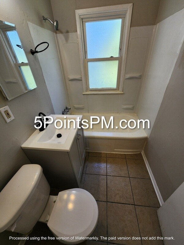 Building Photo - 4424 E 158th St