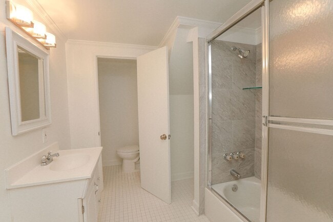 Building Photo - Beautiful Lake Home Rental in Norfolk!