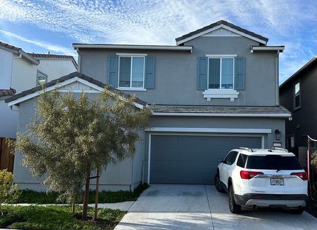 Building Photo - PET FRIENDLY