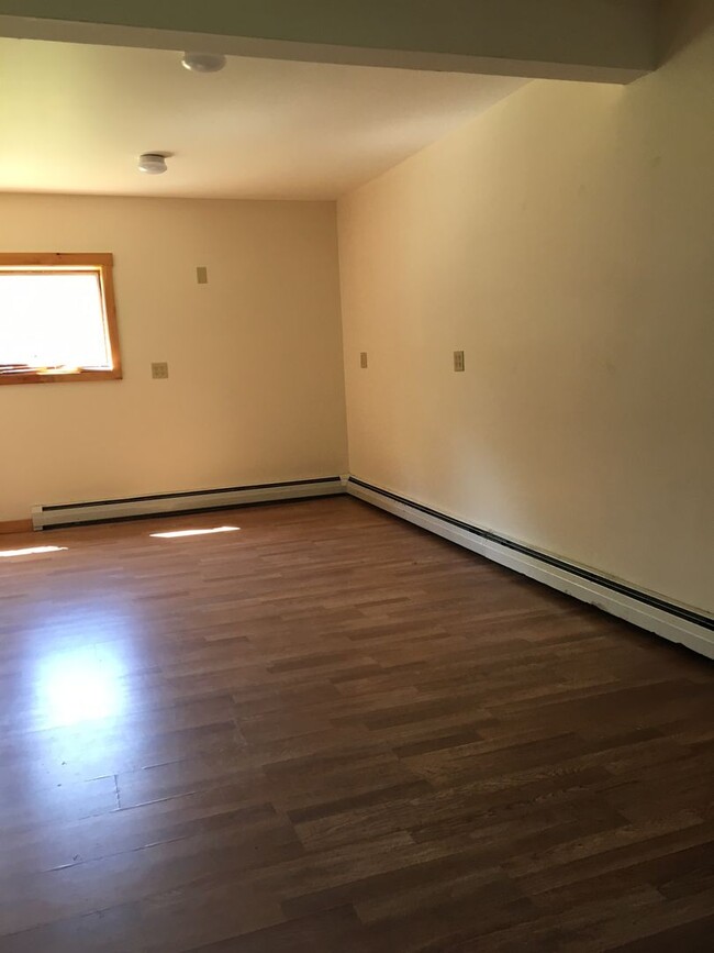 Building Photo - Single Family Home