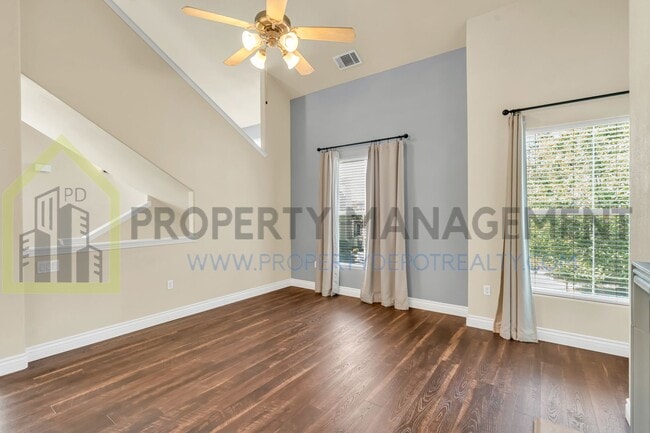 Building Photo - Spacious 2 (or 3!) Bed Condo in Gated Comm...