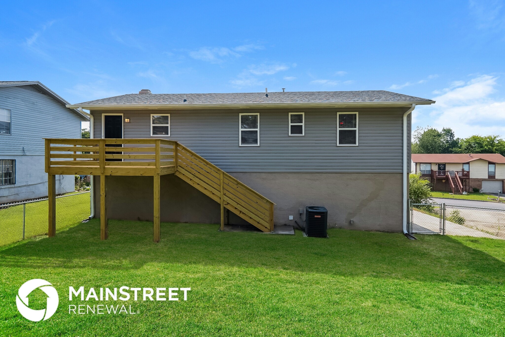 Building Photo - 1833 Huntington Dr