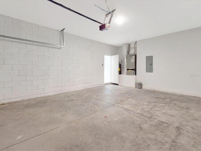 Building Photo - 2358 Ross St