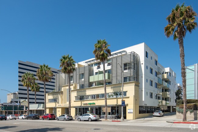 Building Photo - VRS Arrezo Apartments LLC