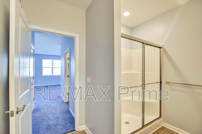 Building Photo - 1720 Vankar Dr