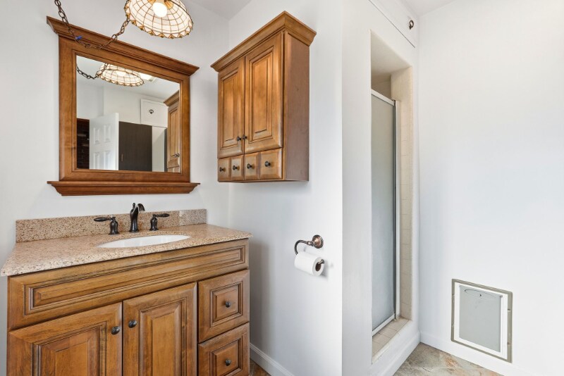 Building Photo - 1808 N Edison Blvd