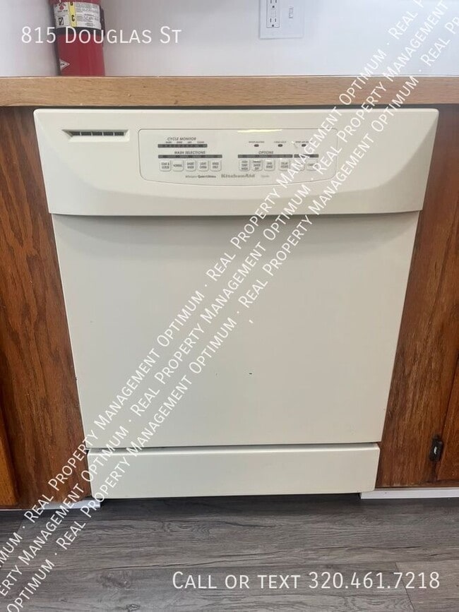 Building Photo - 815 Douglas St