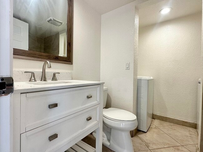 Building Photo - 230 Lake Arbor Dr