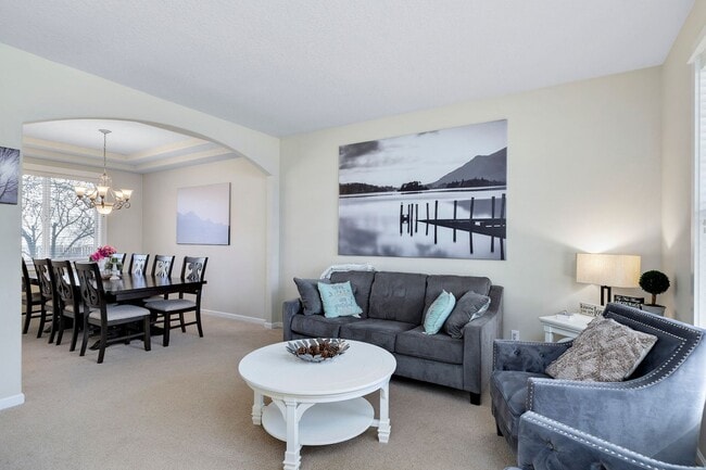Building Photo - Lovely 4 bedroom home with neighborhood pool