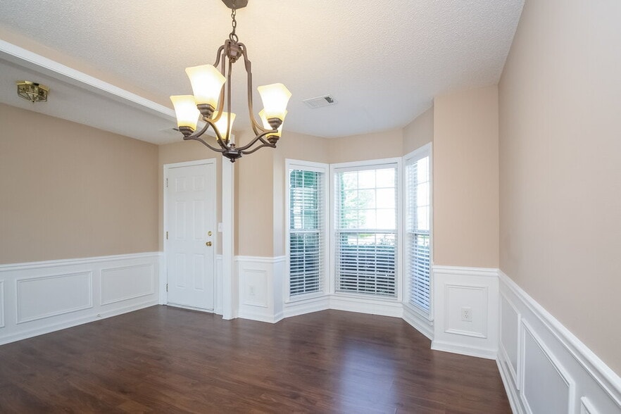 Building Photo - 203 Cleavers Cl