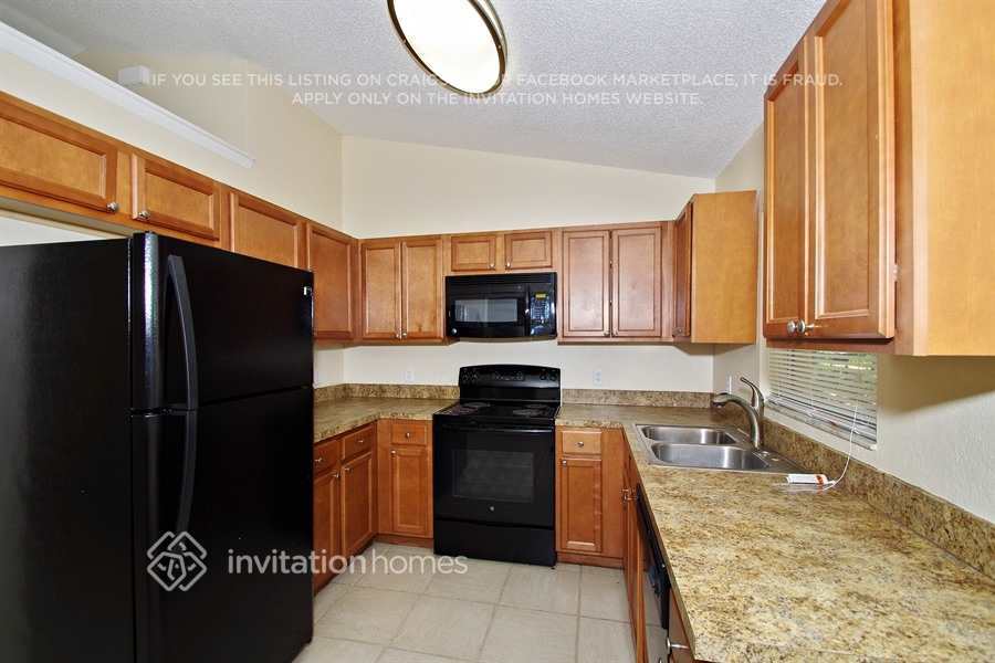 Building Photo - 320 San Lanta Cir